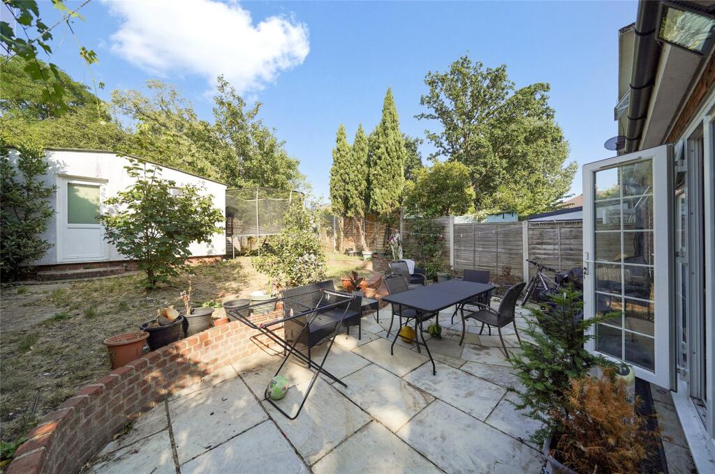 House in London - View 2