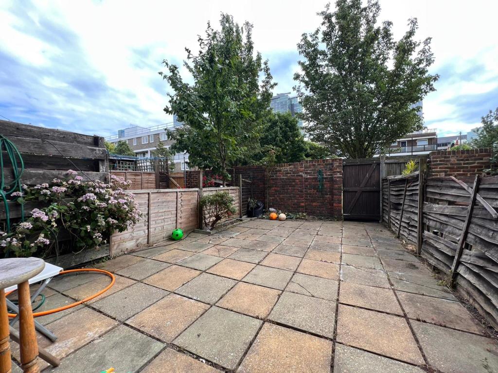 4 bedroom terraced house for rent