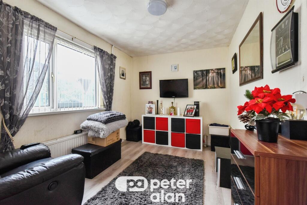 House in Cardiff, Aberaman South - More