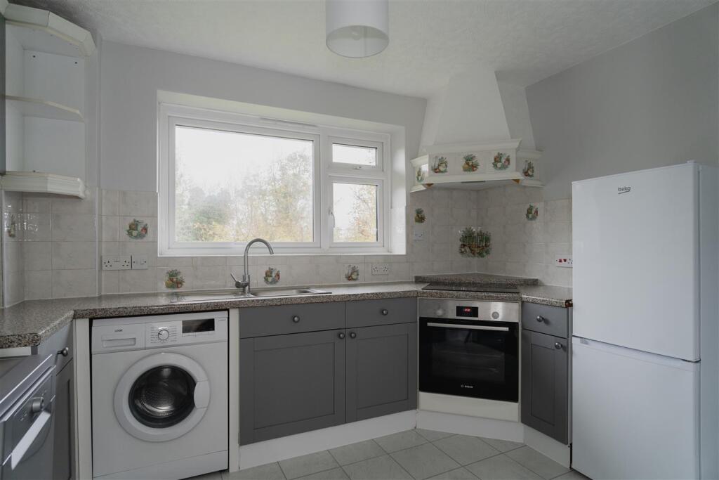 Apartment in Reigate and Banstead, Surrey - View 2