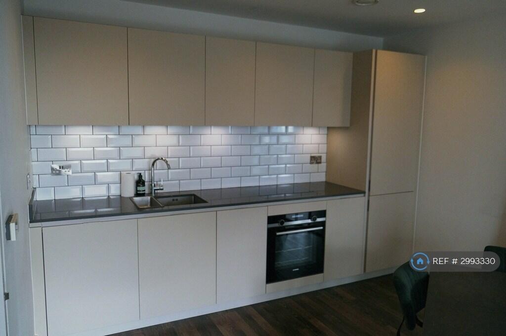 Apartment in London - View 5