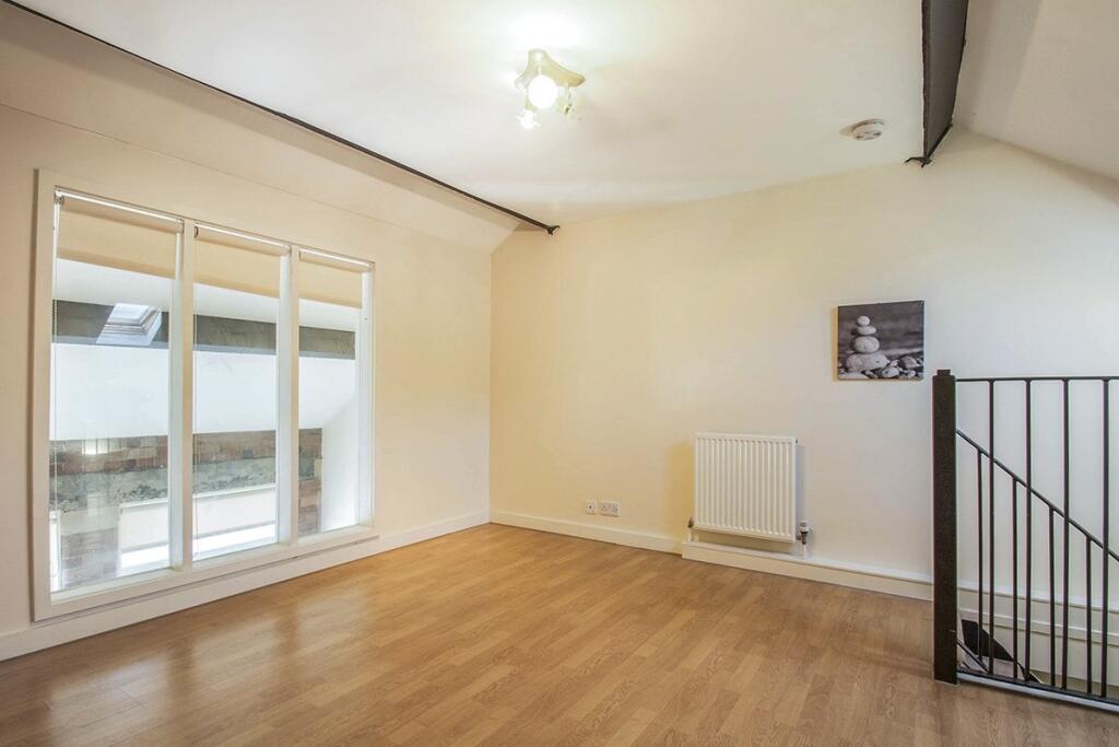 Commercial Street, Morley, Leeds, West Yorkshire, LS27 photo 4