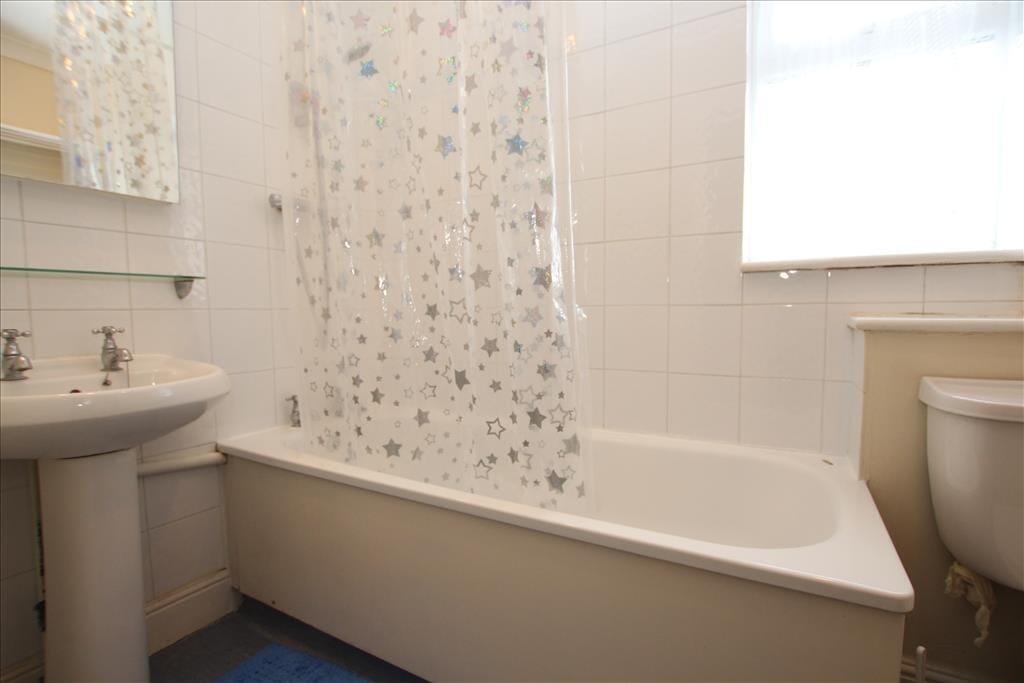 House in Biggleswade, Central Bedfordshire - More