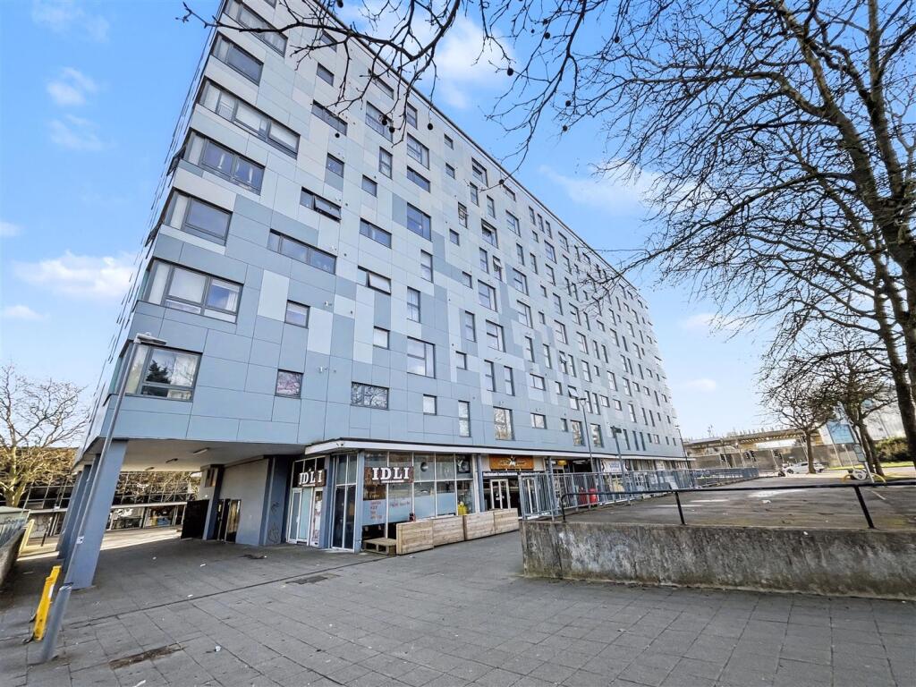 Main image of property: Stephenson House, Wetherburn Court, Bletchley, Milton Keynes, MK2