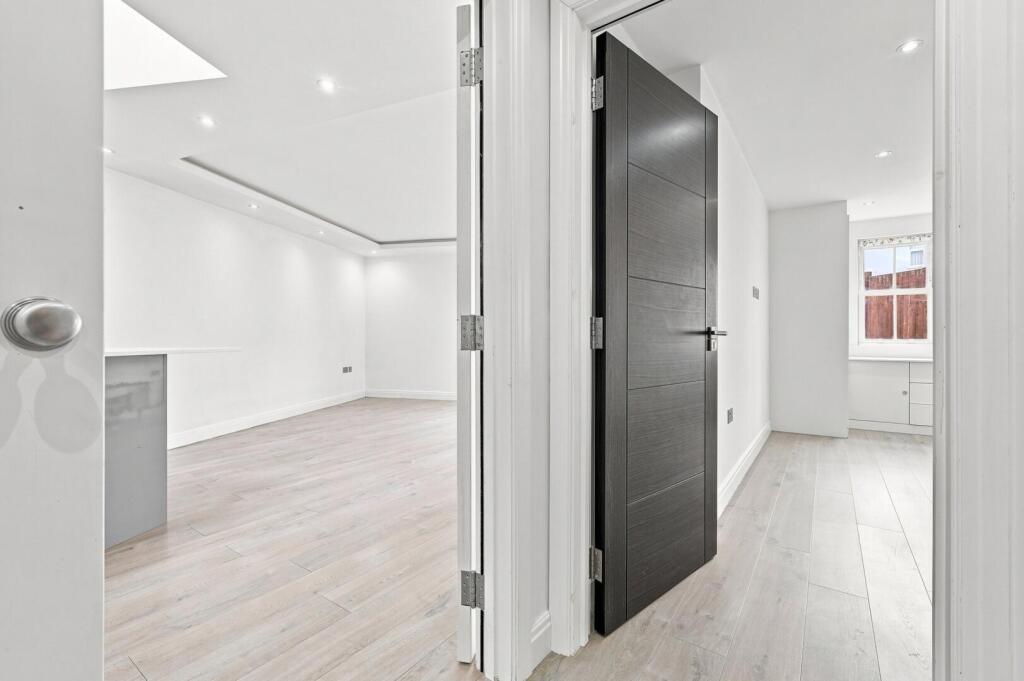Apartment in London, Plaistow - More