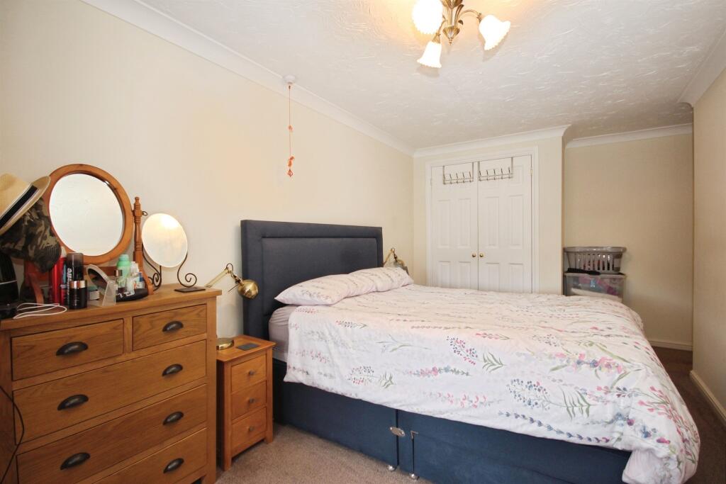 Apartment in Warwick - View 5