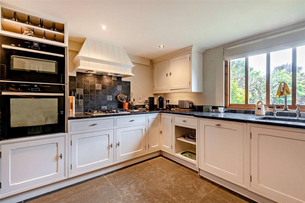House in Basingstoke and Deane, Monk Sherborne - More
