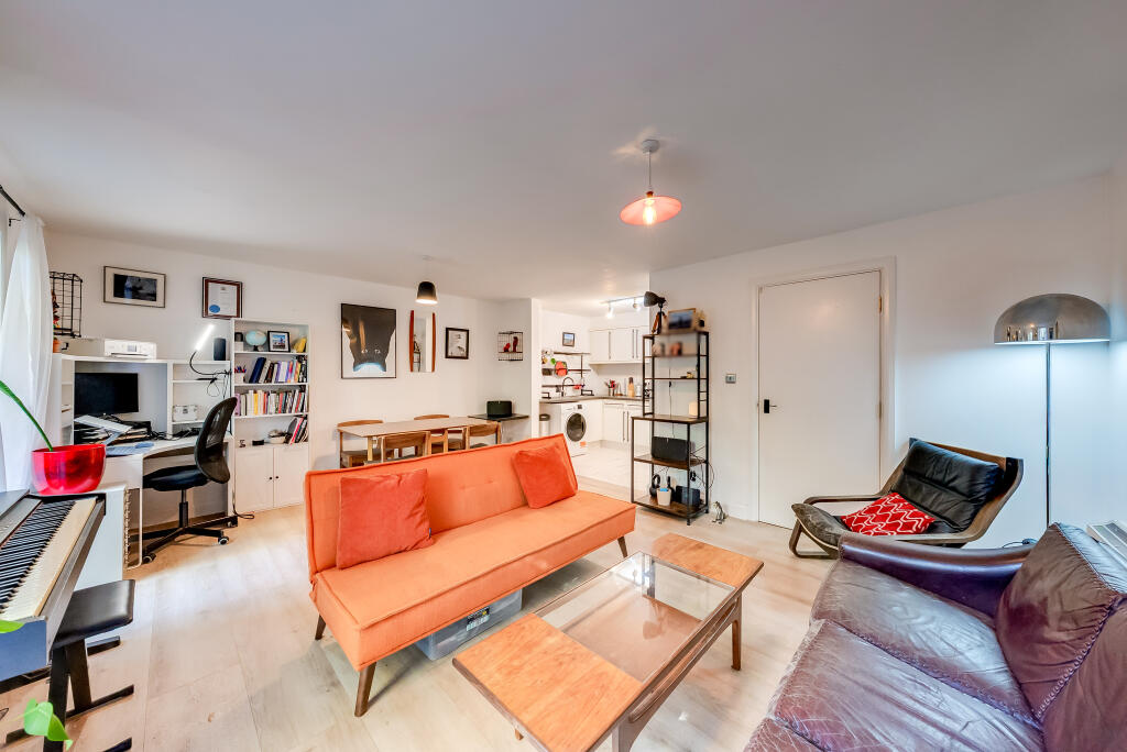 Apartment in London - More