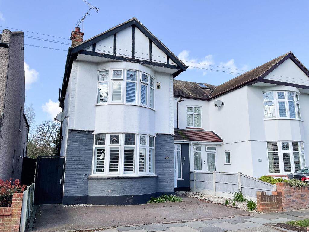 4-bed semi-detached on Kingswood Chase, Leigh-on-Sea, £600,000