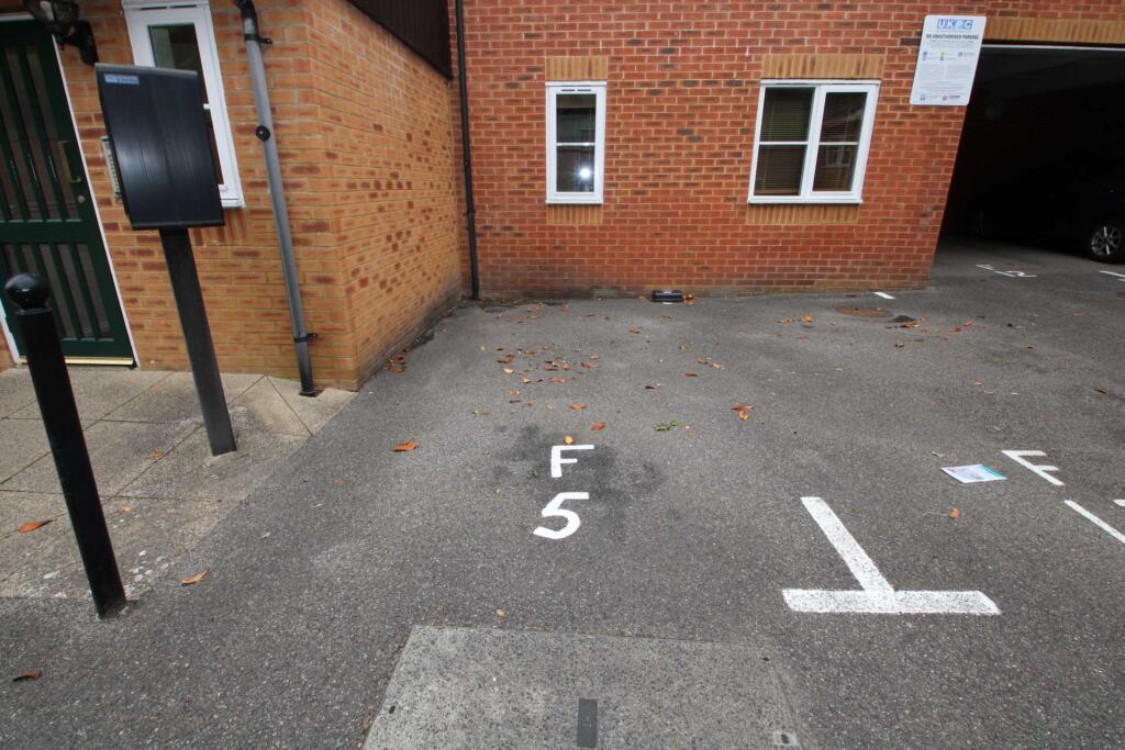 Apartment in Hemel Hempstead - View 4
