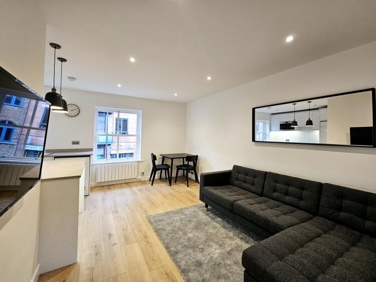 Apartment in Leeds, West Yorkshire - View 3