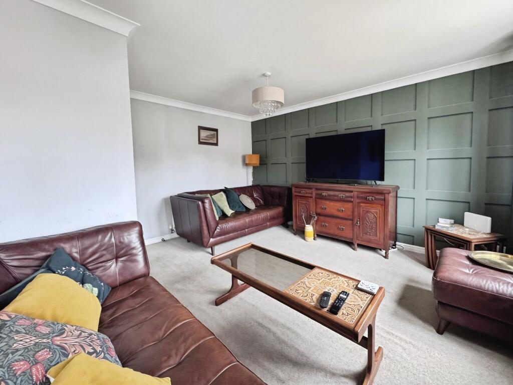 Laithe Hall Avenue, Cleckheaton, BD19 - View 3