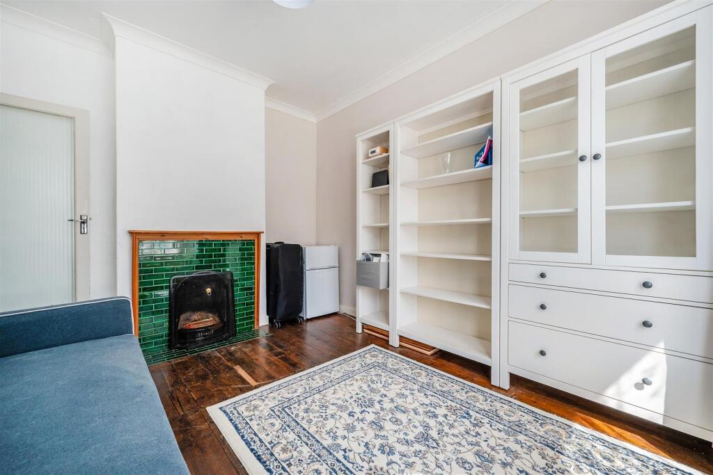 House in Portsmouth, Kingston, Buckland - More