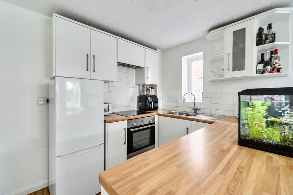 House in Slough - View 2