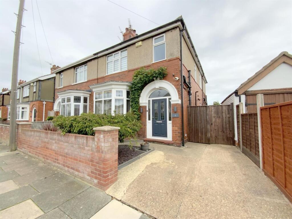 2-bed semi-detached on Wendover Rise, Cleethorpes, £220,000