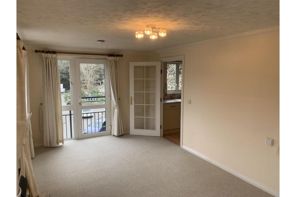 Station Road, Addlestone, KT15 - View 6