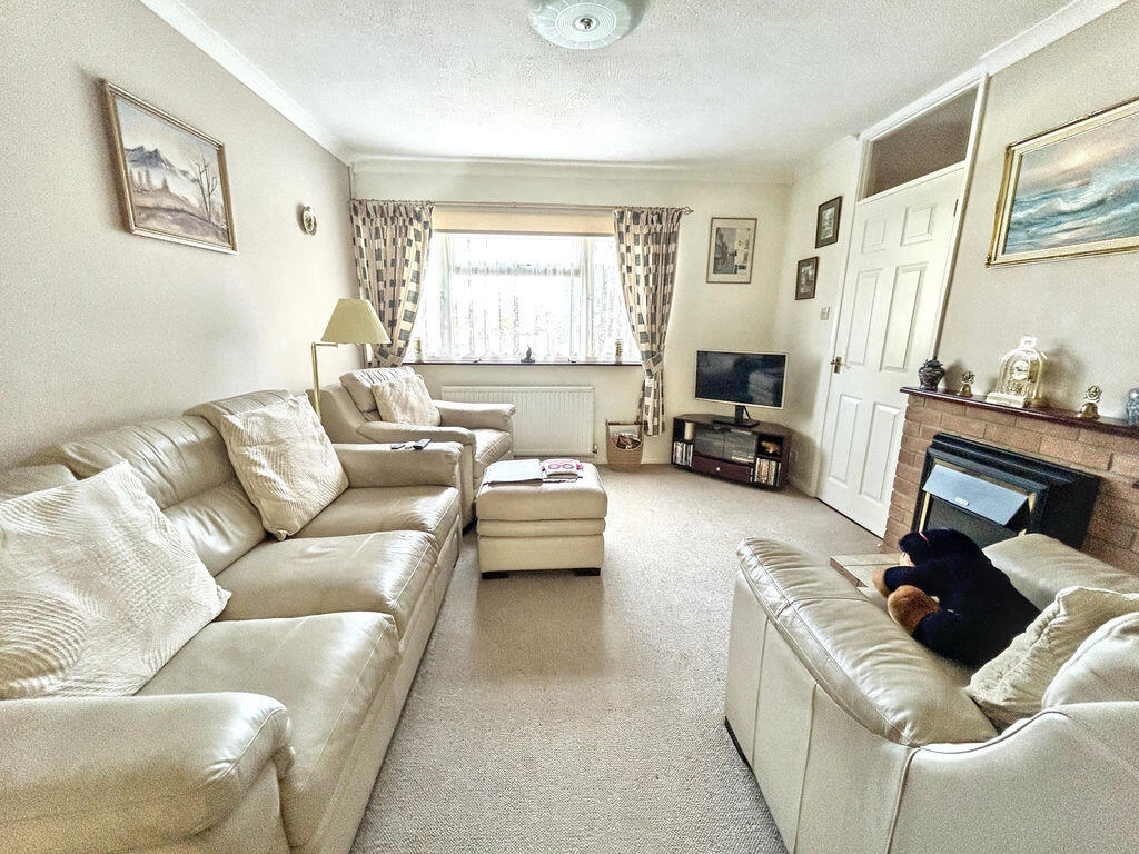 3-bed semi-detached on Amhurst Gardens, Belton, £230,000