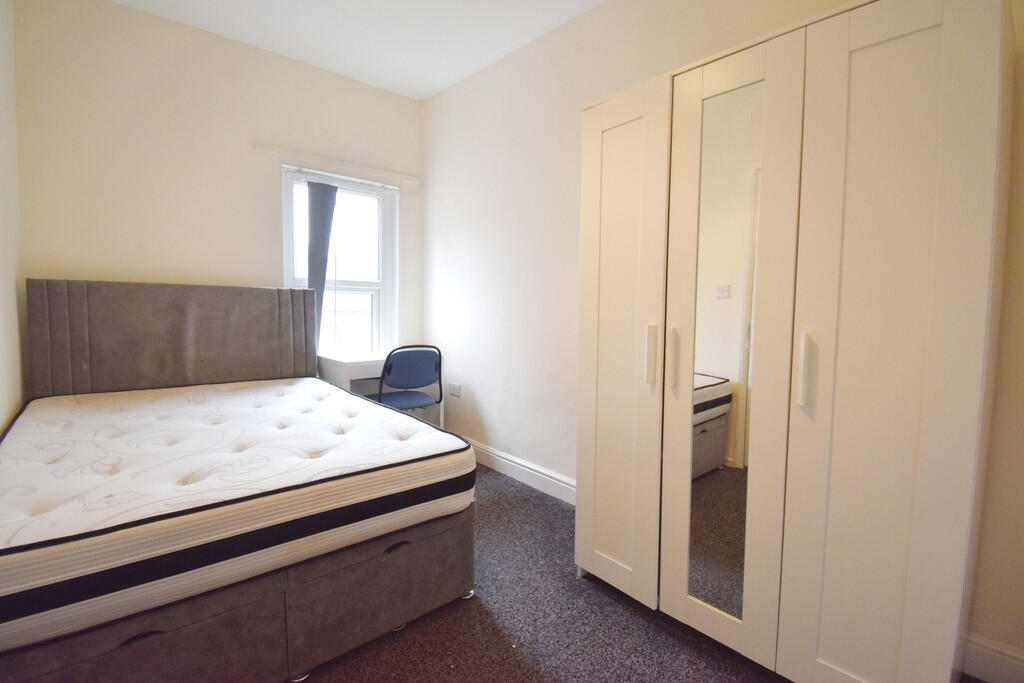 House in Coventry, Bishopsgate Green, Hillfields - More