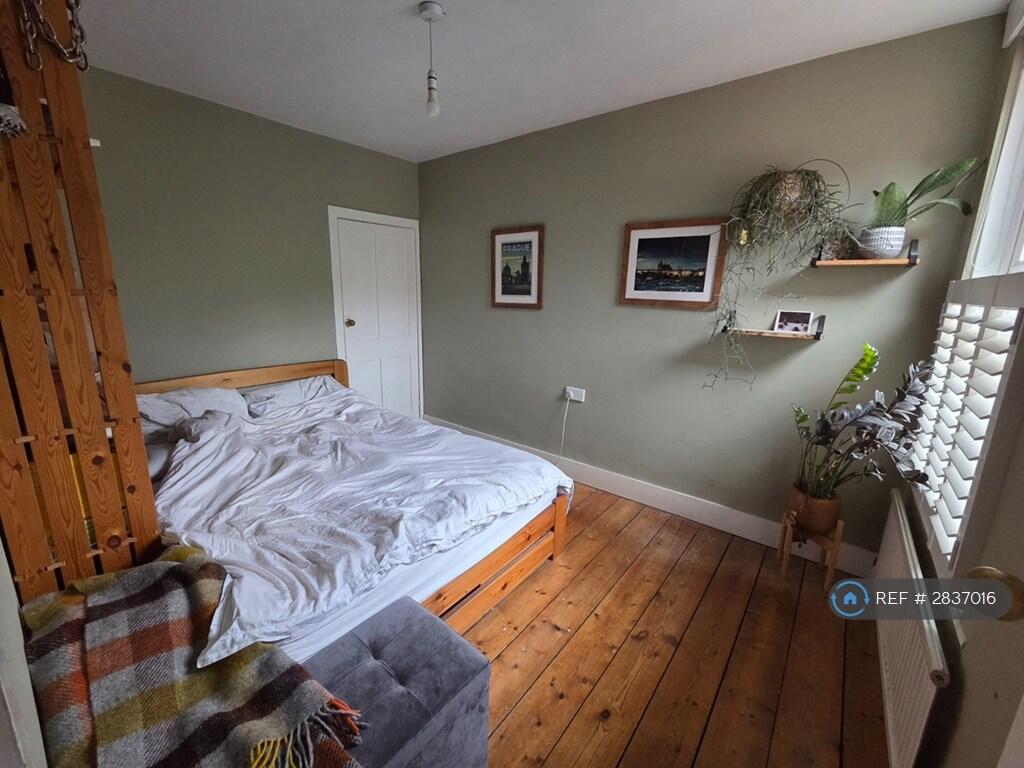 Main image of property: London Road, High Wycombe, HP11