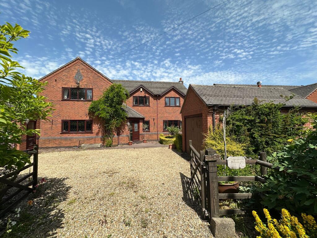 4-bed detached on Henhurst Hill, Burton-On-Trent, DE13, £550,000