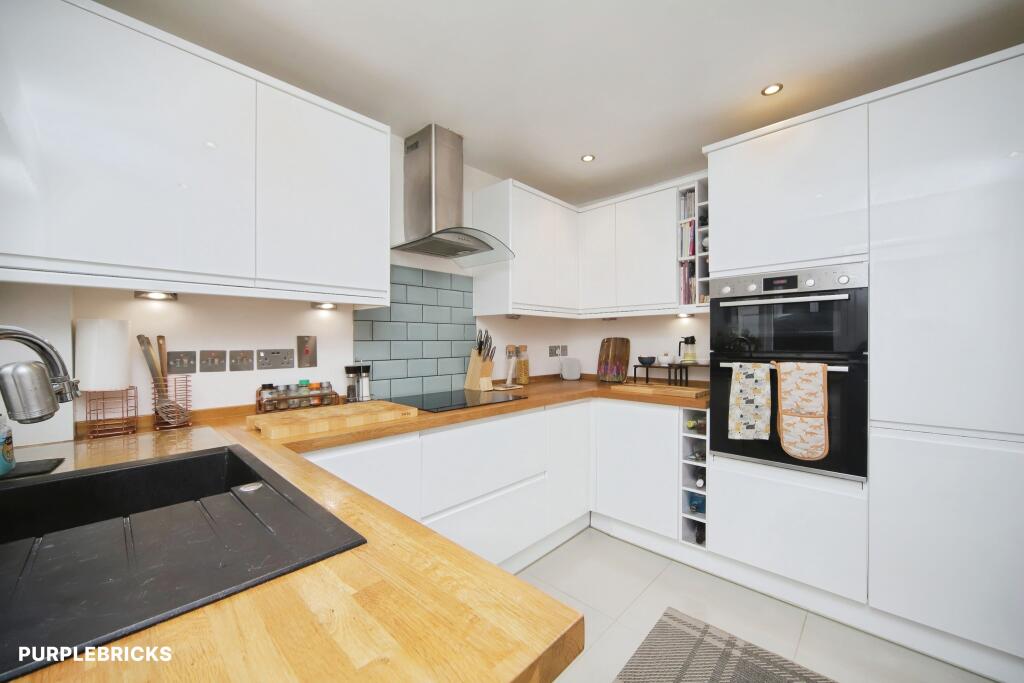 House in Taunton - View 2