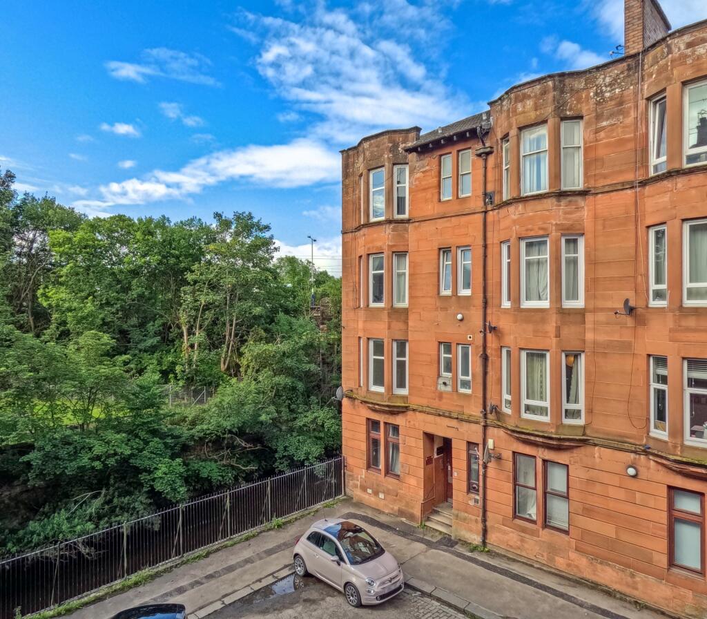 Main image of property: Ettrick Place, Flat 2-1, Shawlands, Glasgow, G43 1UB