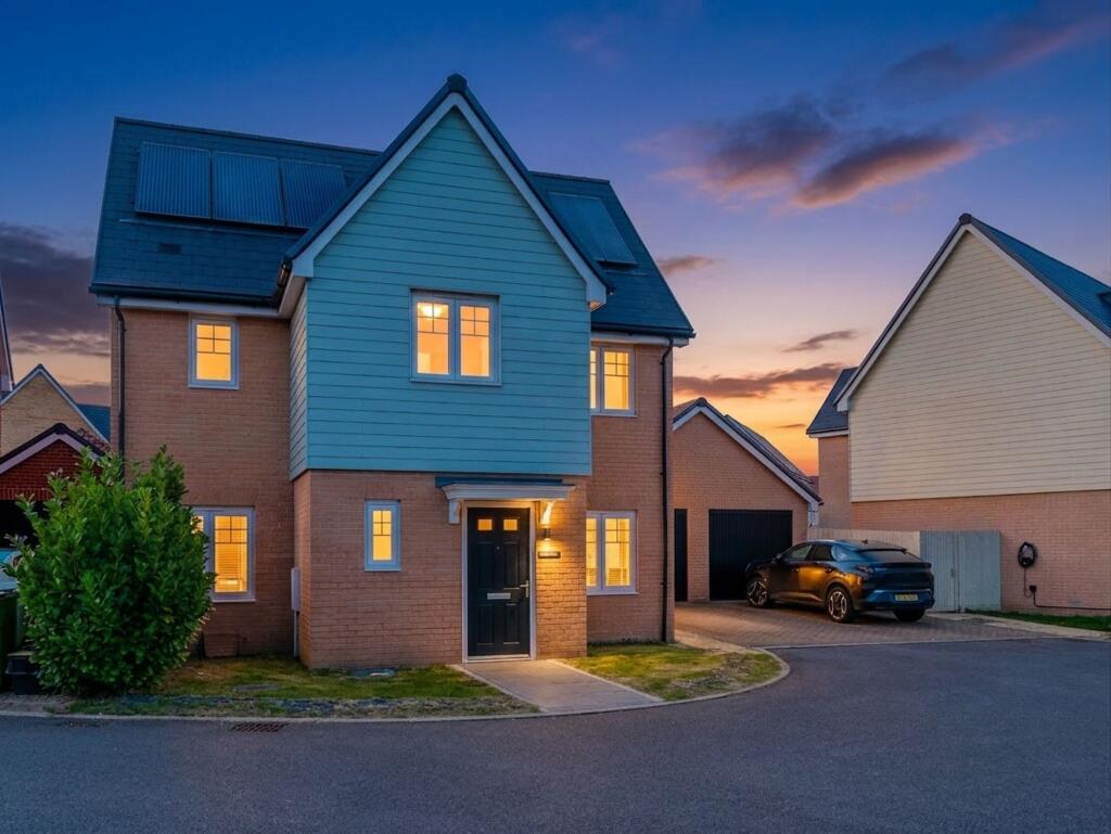 Main image of property: Anne Close, Rochford, SS4