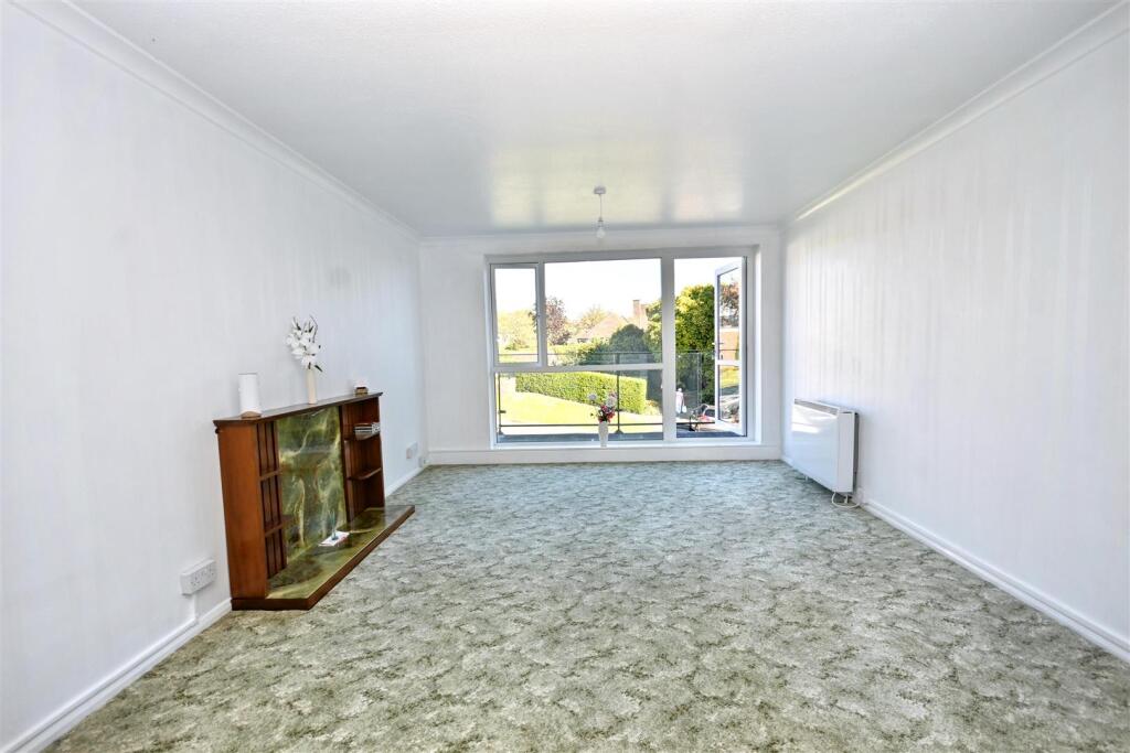 Apartment in Eastbourne, Ratton Village - View 5
