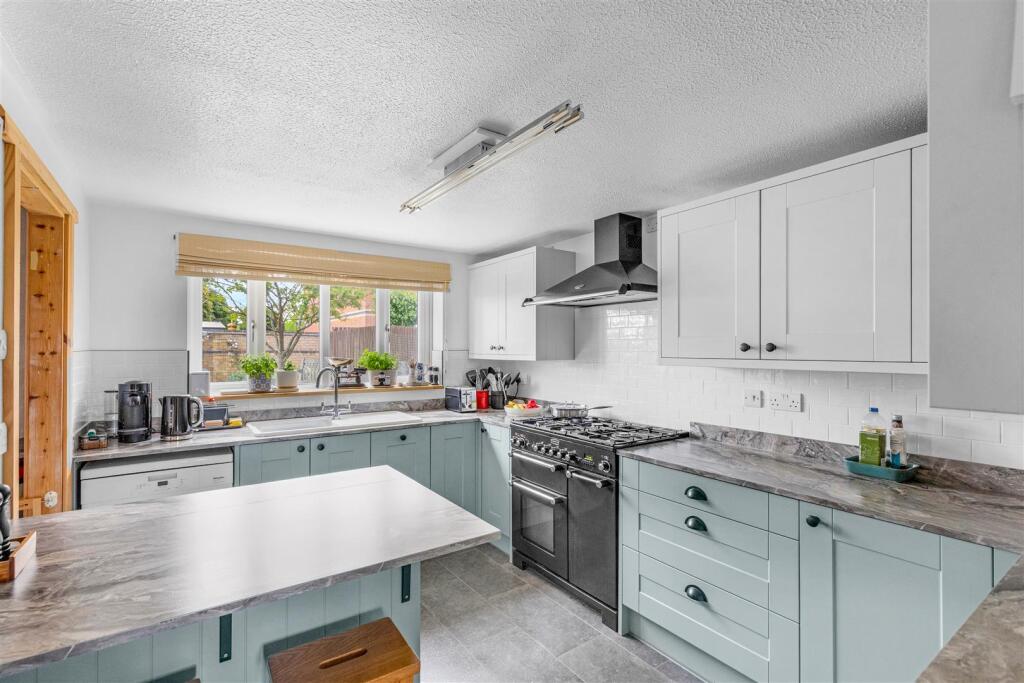 House in Kettering, Leisure Village - More