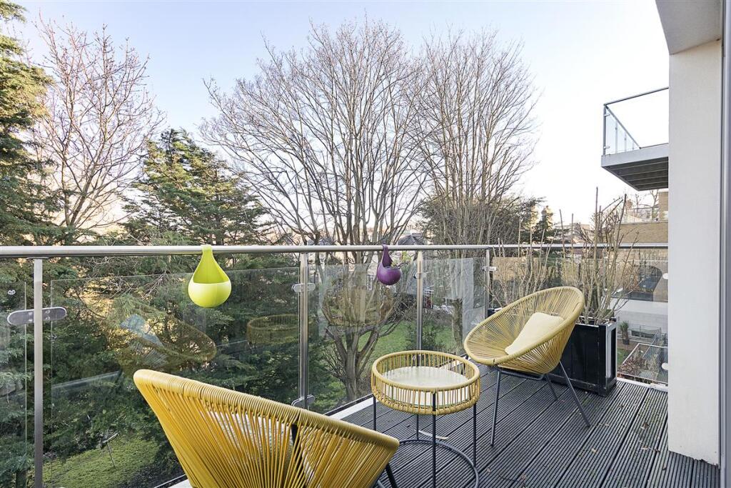 Apartment in London - View 5