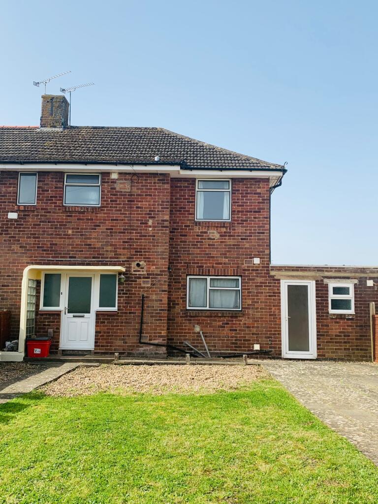 Main image of property: 8 Elizabeth Road, CV31 3LJ