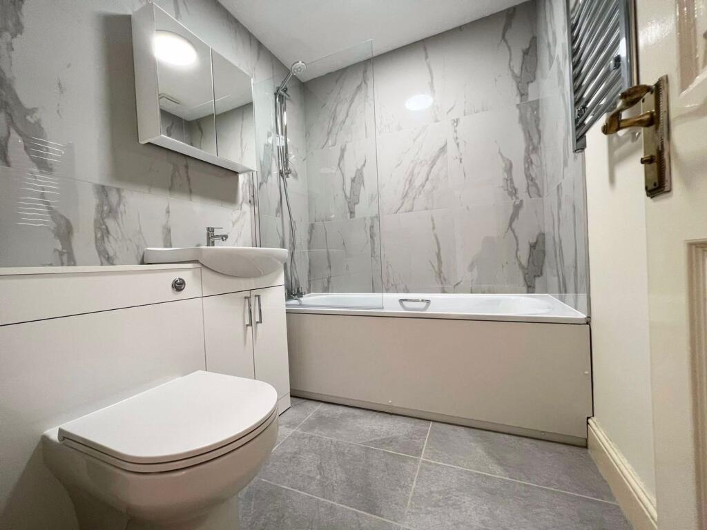 Apartment in Slough - View 5