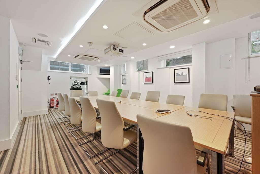 01-028aGCTSP - 77 Great Peter St - Office 2 -Original (6)-small.JPG