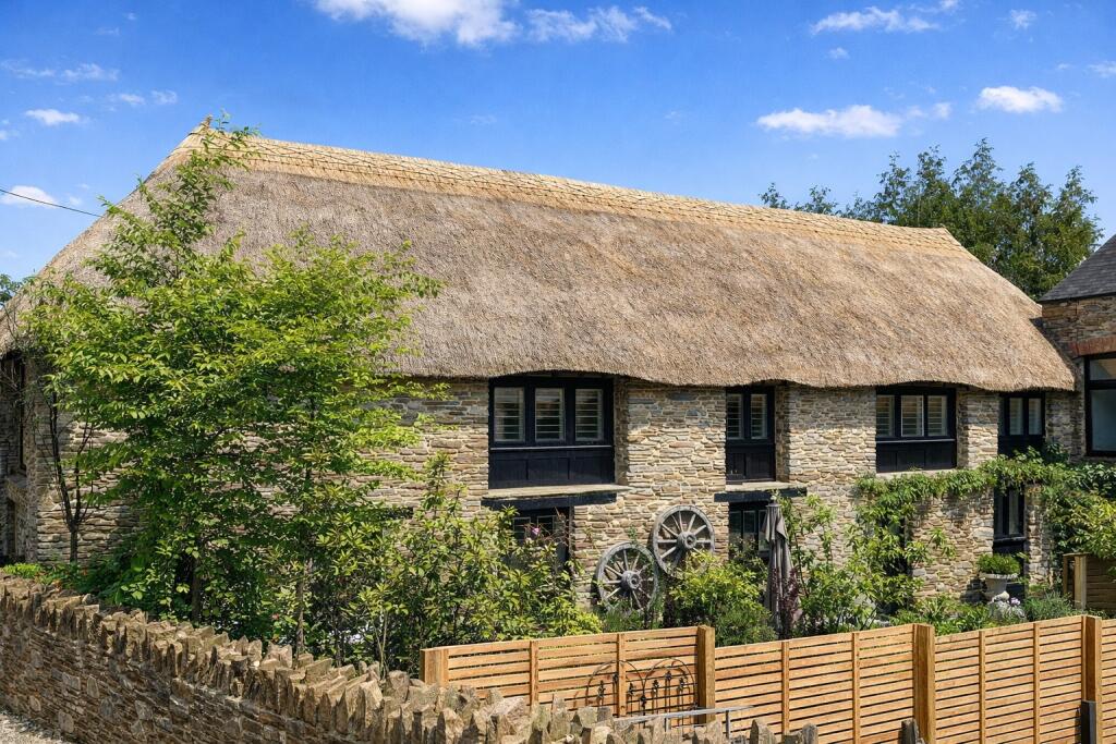 Main image of property: Fabulous thatched cottage in idyllic semi-rural location, Nr Harberton, Totnes