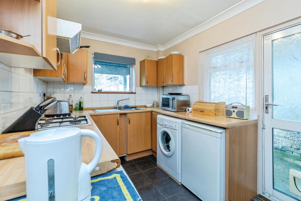 House in Gillingham, Medway - View 4