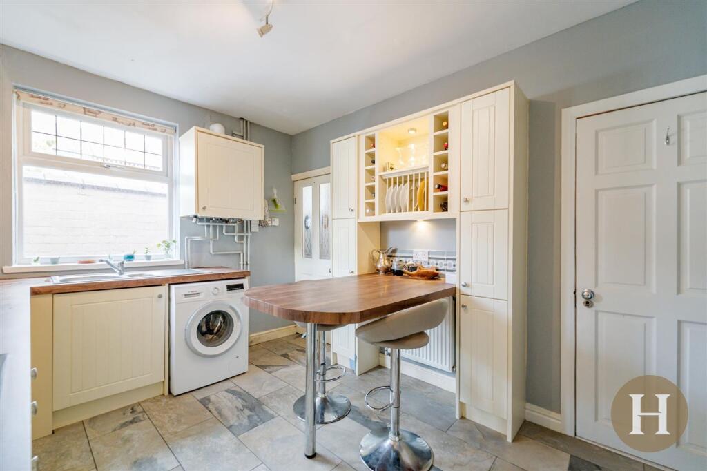 Earls Court Road, Birmingham, B17 - More