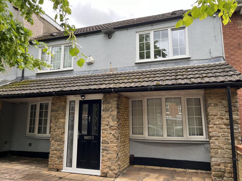 Main image of property: Irthlingborough Rd, Finedon