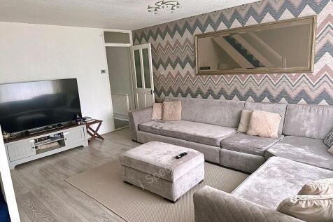 Three-Bedroom Terraced House on Hazelwell Crescen