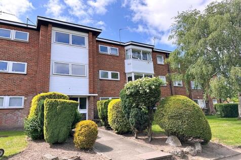 Modern Ground Floor One Bedroom Flat with Garage 