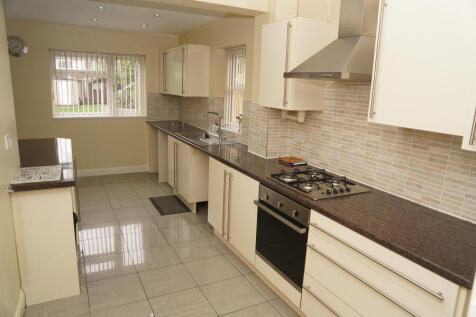 Elegant 3 bedroom family home in Hall Green