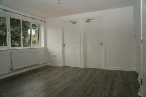 Spacious 3-Bedroom Duplex Flat on Billesley Lane,