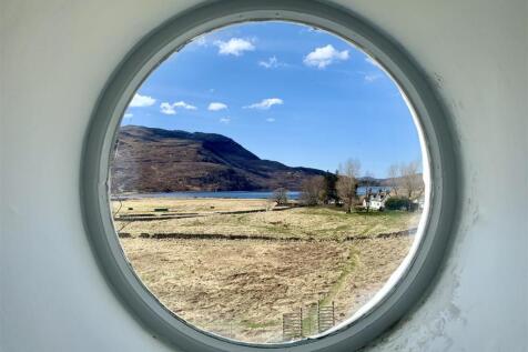 Inchnadamph Lodge bedroom 10 porthole view