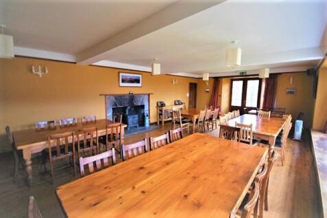Inchnadamph Lodge communal dining room