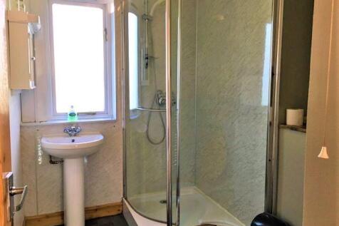 Inchnadamph Lodge bungalow shower room