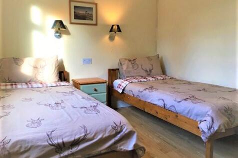Inchnadamph Lodge bungalow twin bedroom
