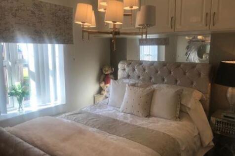 Double bedroom.JPG