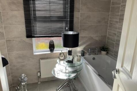 Bathroom 1.jpg