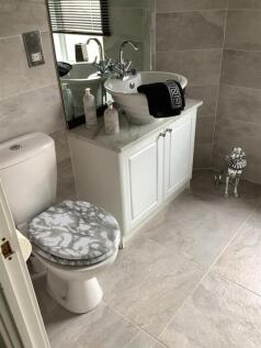 Bathroom 13.jpg