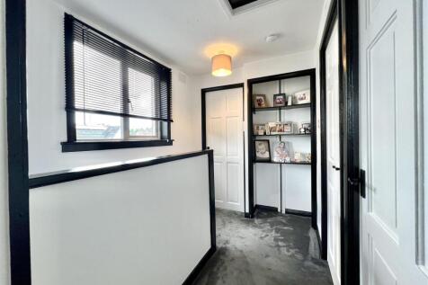 Katrine Drive, Crossford