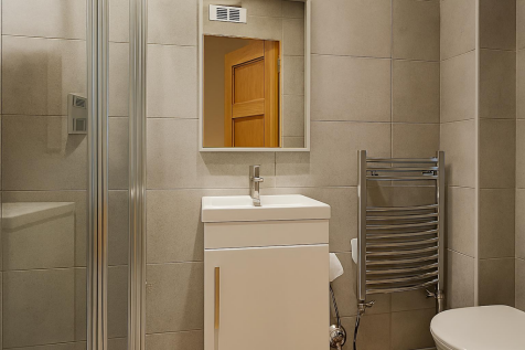 Ensuite bathroom.png